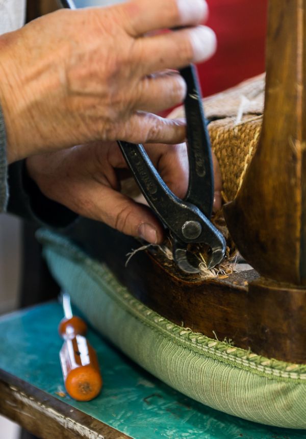 restauro di sedie, divani, sofà e cuscini con tessuti d'epoca